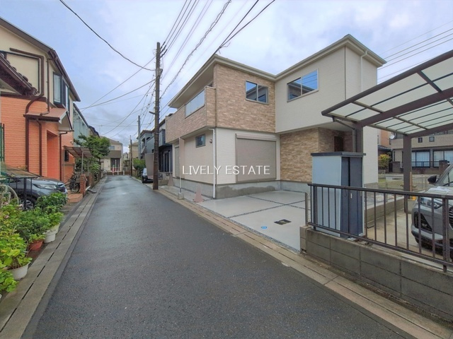 草加市氷川町 新築分譲住宅の前面道路含む現地写真