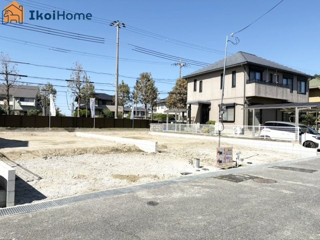 神戸市西区春日台2丁目　2期1号棟　新築戸建の駐車場|●年中無休：見学時間9:00～20:00・当日予約可●お車並列2台駐車可能！交通量少なく入出庫も安心
