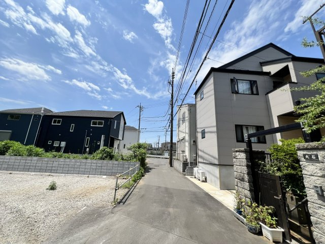 松戸市千駄堀戸建の前面道路含む現地写真