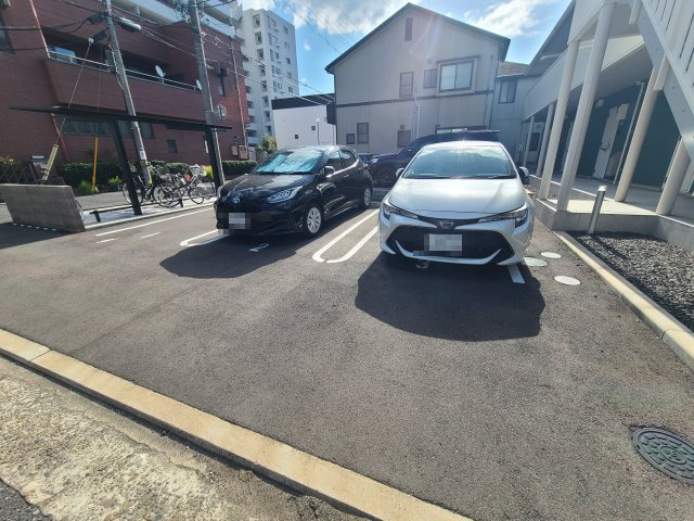 アプリコット住崎町の駐車場