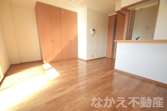 【居間・リビング】 | こちらの居間で趣味の時間をお楽しみください