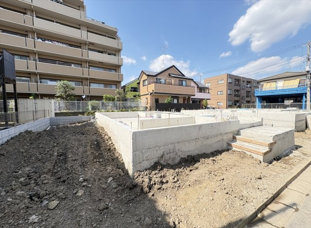 【外観】 | 志木市下宗岡2丁目　新築一戸建住宅　全3棟　(志木本店) | 販売現地／2026年7月9日撮影　
中学校まで徒歩10分。朝練や放課後の部活動があっても通学時間が短いため、帰宅が遅くなりにくく、勉強や休息の時間を確保しやすくなります。