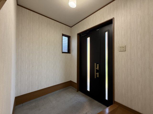 西区比良3丁目戸建の玄関