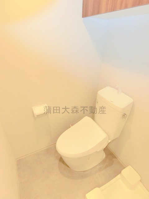 リクエスト東京西六郷のトイレ|吊戸棚収納と温水洗浄便座付きのトイレ