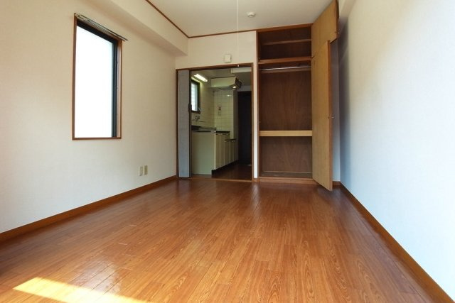 アーク境南町の洋室