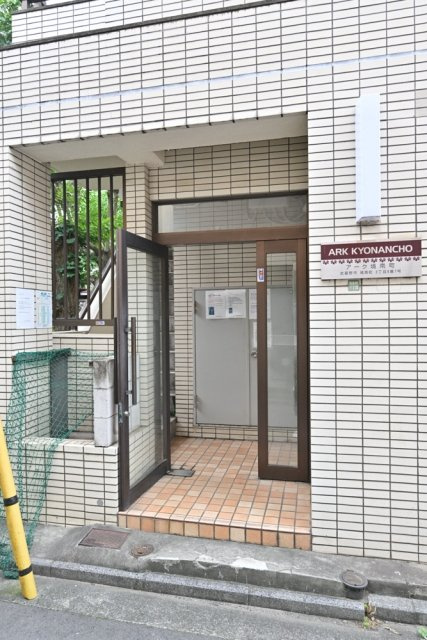 アーク境南町のエントランス