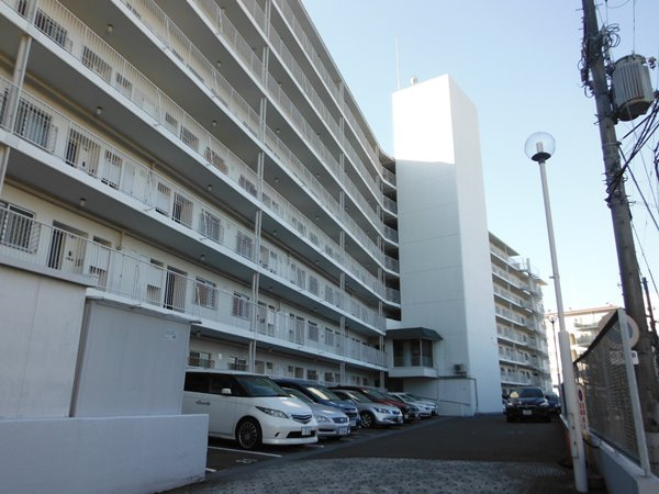 豊中メゾン桃山台2号棟の駐車場