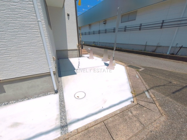 草加市稲荷3丁目 新築分譲住宅の駐車場