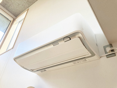 【冷暖房・空調設備】 | 手稲区稲穂4条5丁目　中古戸建 | 1階はエアコン付きで夏場も快適に過ごせます♪