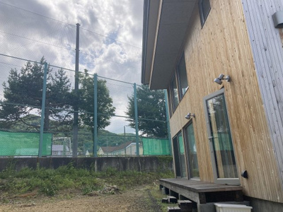 【庭】 | 手稲区稲穂4条5丁目　中古戸建 | 敷地広々100坪で家庭菜園も楽しめます♪