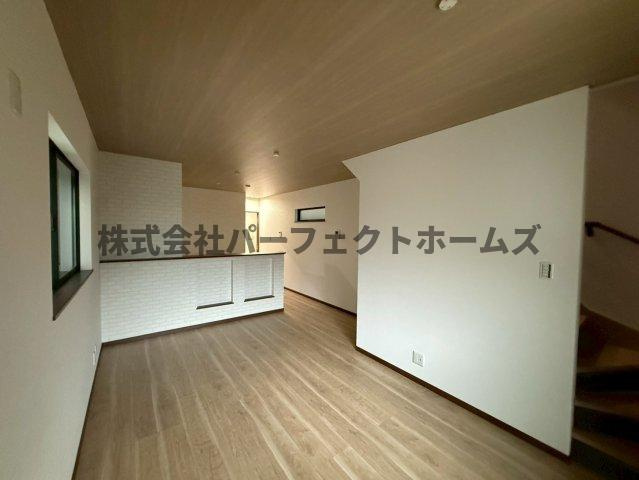 須山町戸建　賃貸の居間・リビング|おしゃれな居間です