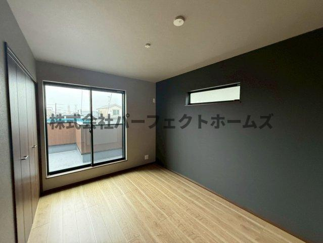 須山町戸建　賃貸の洋室|落ち着いた色調の洋室です