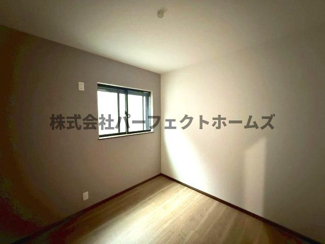 須山町戸建　賃貸の洋室|落ち着いた色調の洋室です