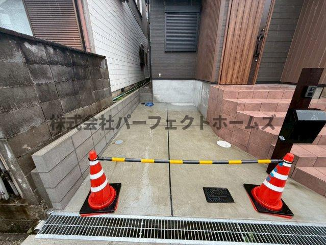 須山町戸建　賃貸の駐車場|駐車スペースもあります
