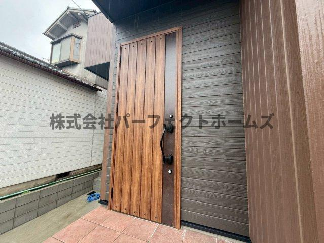 須山町戸建　賃貸の玄関|明るい玄関です