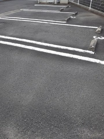 ポルトルーチェの駐車場|車をお持ちの方に嬉しい駐車場付きの物件です