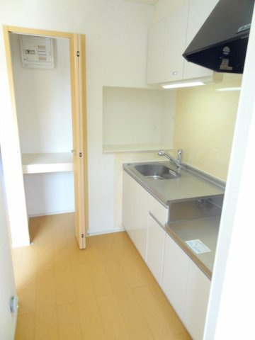 クラール南矢三Ａのキッチン|コンパクトなキッチンで掃除もラクラク