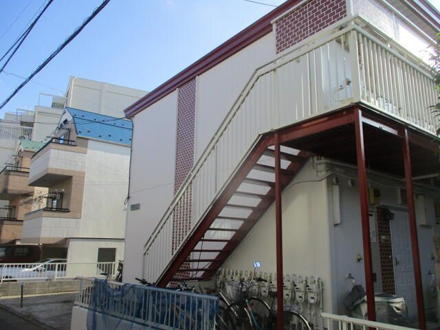 若井ハイツのエントランス