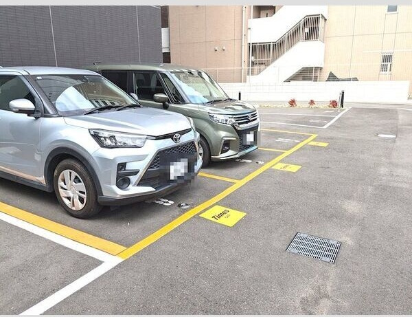 エスリード ザ・グラン天六の駐車場