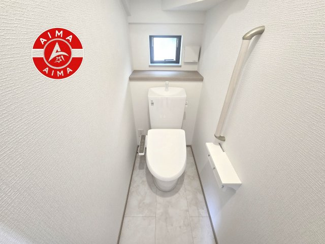 古賀市千鳥2丁目第1-2棟（A号棟）のトイレ|トイレ・ウォシュレット付。快適で衛生的な洗浄機能付温水シャワートイレです。