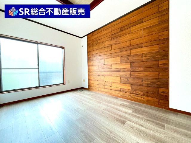 北石切町中古戸建の和室|3F　6.0帖。2面採光の明るい和室です！