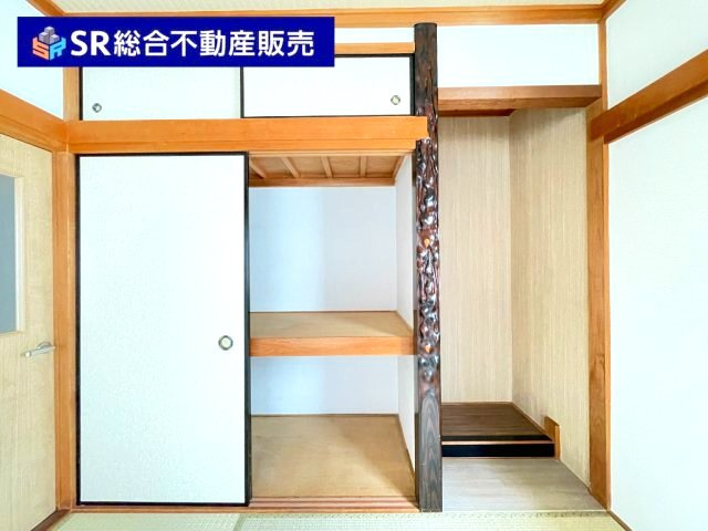 北石切町中古戸建の居間・リビング|ダイニングテーブルも置けるスペースがございます！