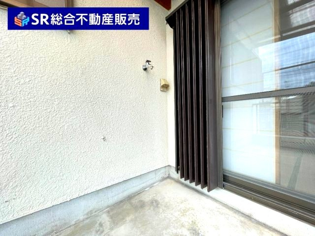 北石切町中古戸建の寝室|弊社は中古戸建のご紹介、その後のリフォームのご提案、
賃貸物件のご紹介、すべてご対応可能です。
お客様にあったプランをご提案致します。
まずはお問合せ下さいませ。