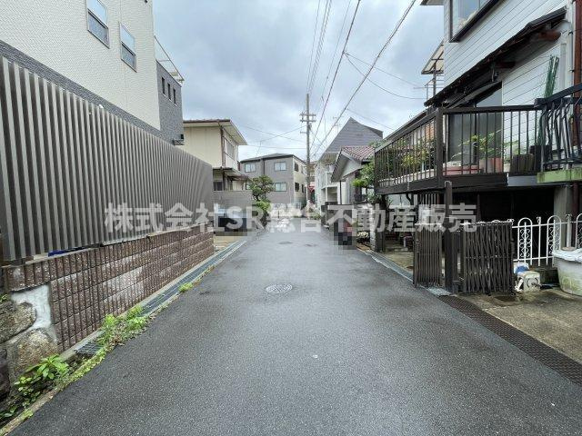 北石切町中古戸建の前面道路含む現地写真|前面道路含む現地写真です