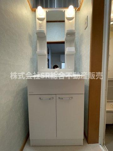 北石切町中古戸建の独立洗面台|洗面ボウル下にも収納があり日用品等のストックに便利です！