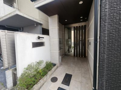 リエール円町のエントランス
