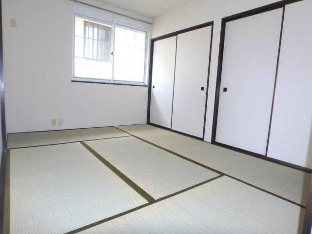 コスモ中町２０１の和室|明るい和室です