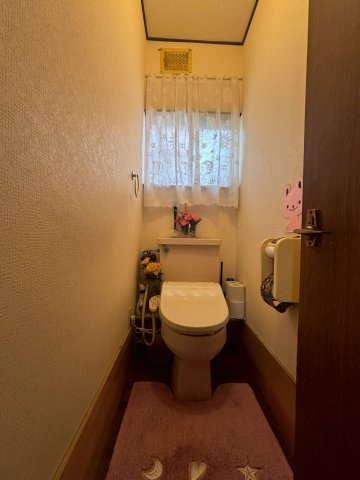 秋根中古戸建のトイレ