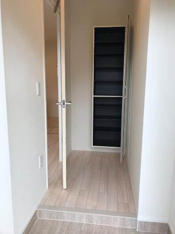 フォレスト宝塚Ⅱの玄関|参考、同建物・反転間取りの号室