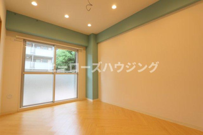 【居間・リビング】 | ラポール春日 | ※同タイプの写真となり、実際のお部屋とは異なる場合があります