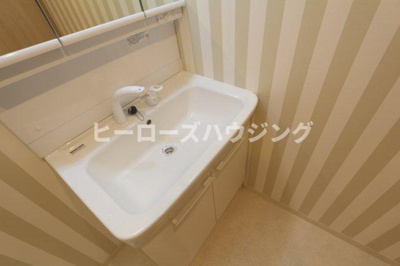【洗面所】 | ラポール春日 | ※同タイプの写真となり、実際のお部屋とは異なる場合があります