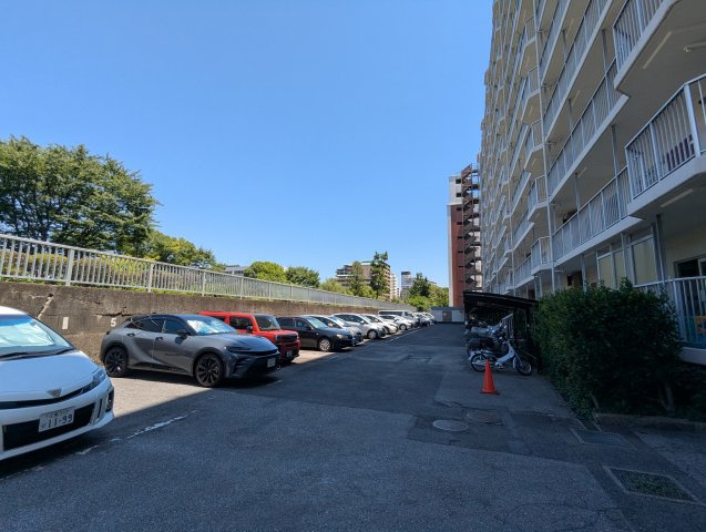 東陽町スカイハイツの駐車場