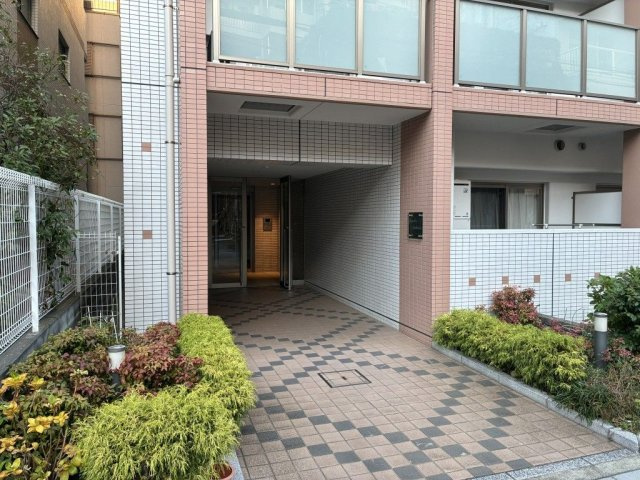 グランディール浅草のエントランス