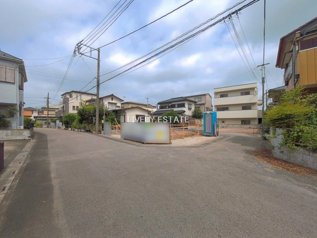 越谷市大字野島 新築分譲住宅の前面道路含む現地写真