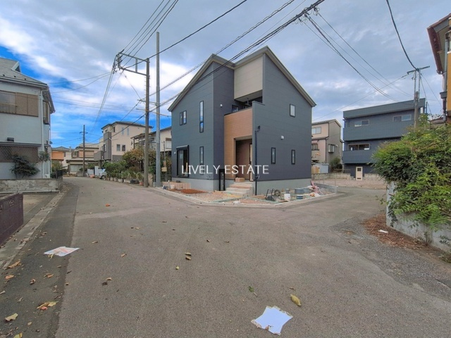 越谷市大字野島 新築分譲住宅の前面道路含む現地写真
