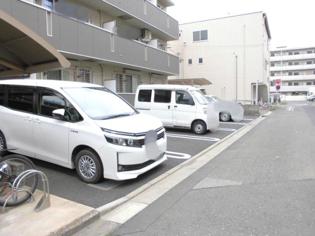 ソラーレの駐車場