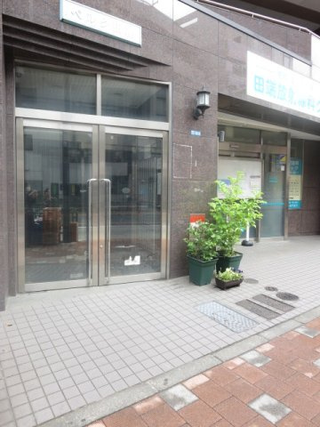 ベルク田端のエントランス