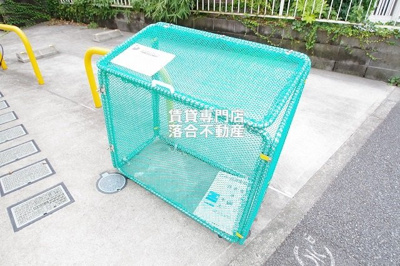 【その他共用部分】 | レズワンガーデン | 敷地内ゴミ置場有り