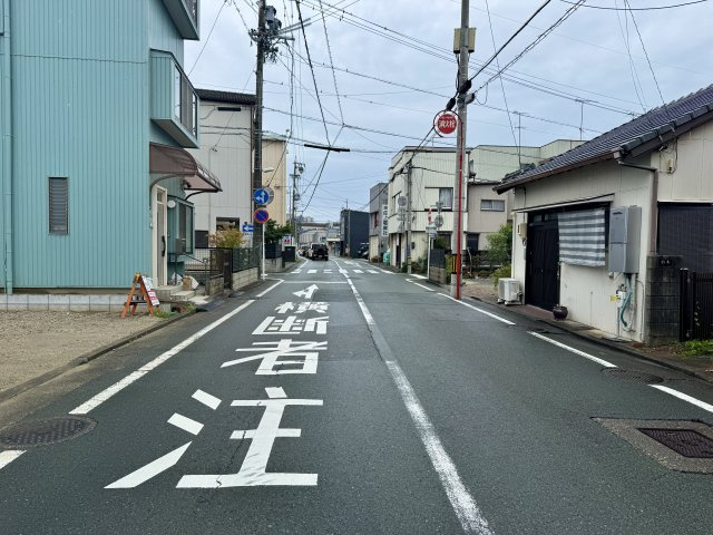 中央区船越町2期2棟の前面道路含む現地写真