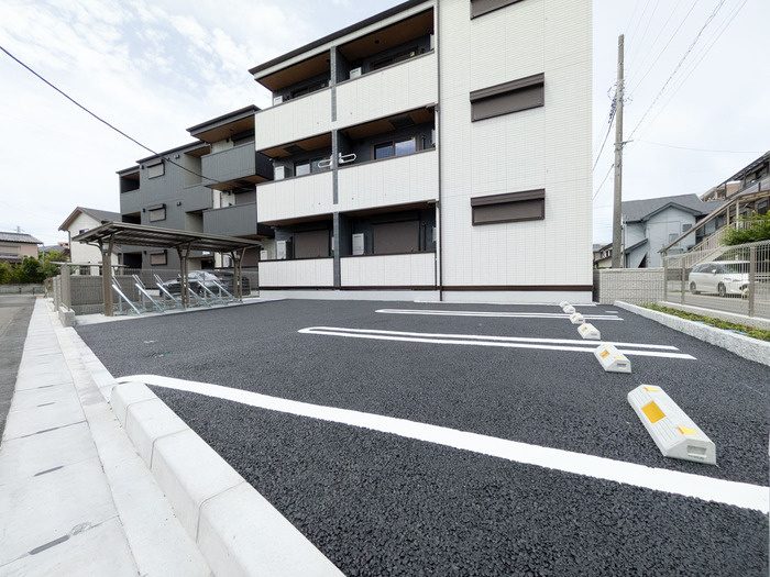 アドラーブルの駐車場|カースペースがあります