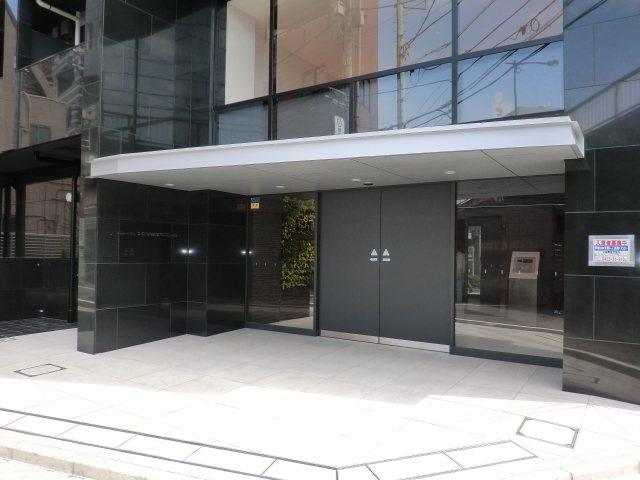 ZOOM椎名町駅前のエントランス