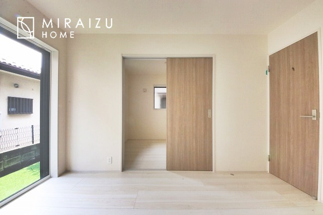 【洋室】 | 建物完成につき、実際のお部屋をごゆっくりご見学いただけます。お休みの日にご家族で見学はいかがでしょう。