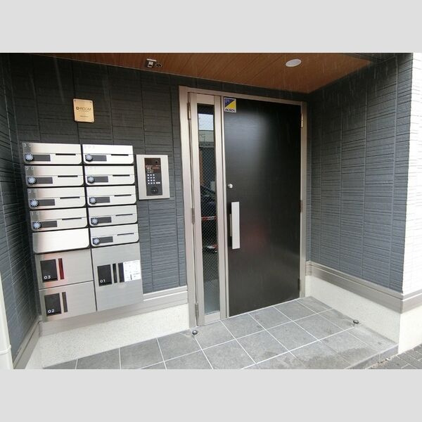 DーROOM二軒茶屋TМTのエントランス
