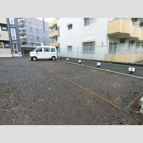 DーROOM二軒茶屋TМTの駐車場