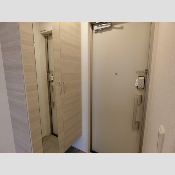 DーROOM二軒茶屋TМTの玄関