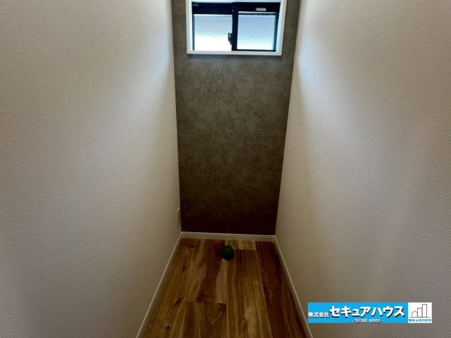 【本日ご案内可能】刈谷市東境町　全1棟のトイレ|【高機能トイレ】
◆高機能トイレがつきます。便器のフタの開閉が自動であり、使用後に手動で水を流す面倒もなく非常に便利です。スタイリッシュな見た目で、お掃除しやすく、節水効果が高いです。　　　　　　　　